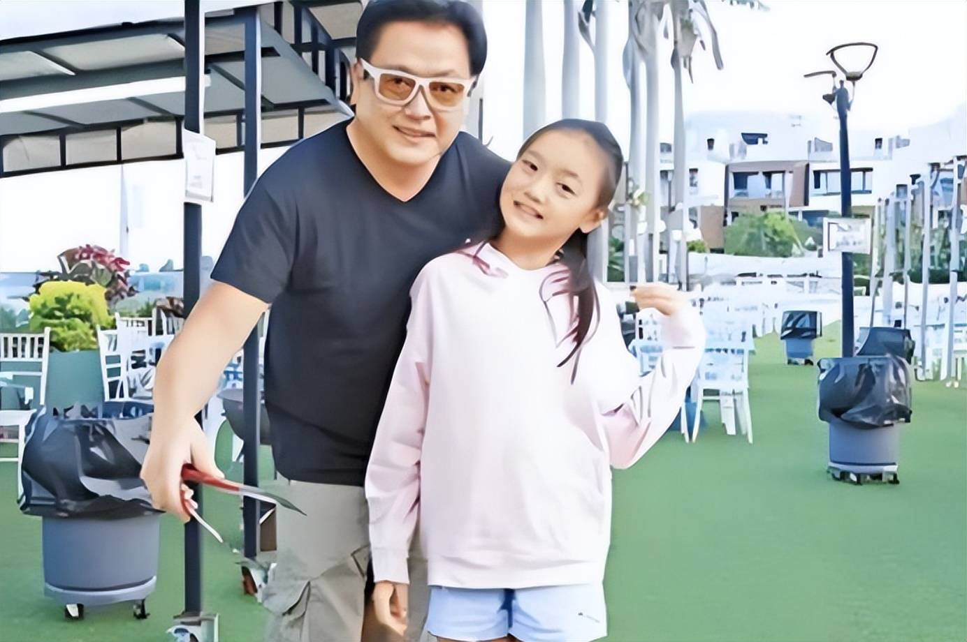 学15岁已经快1米8和父亲长得很像开元棋牌试玩58岁魏骏杰接闺女放(图1)