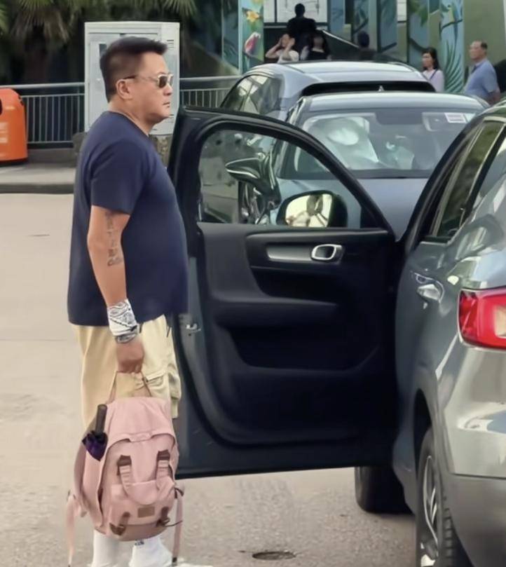 学15岁已经快1米8和父亲长得很像开元棋牌试玩58岁魏骏杰接闺女放(图5)