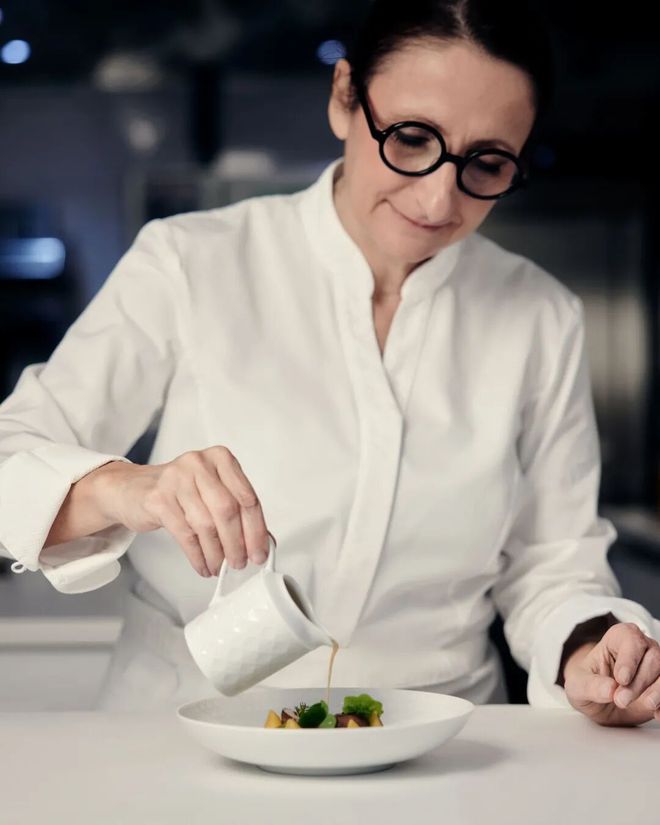 ”（Monsieur Dior）餐厅体验餐盘上的法式生活艺术开元棋牌ELLE à Table 入席｜在中国首家“迪奥先生(图6)